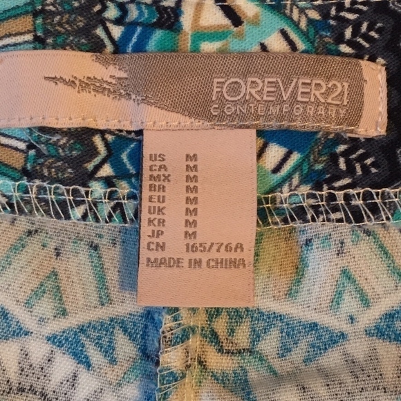 Forever 21 Shorts Womens Medium Side Zipper Geo-Design High Rise - Picture 5 of 7